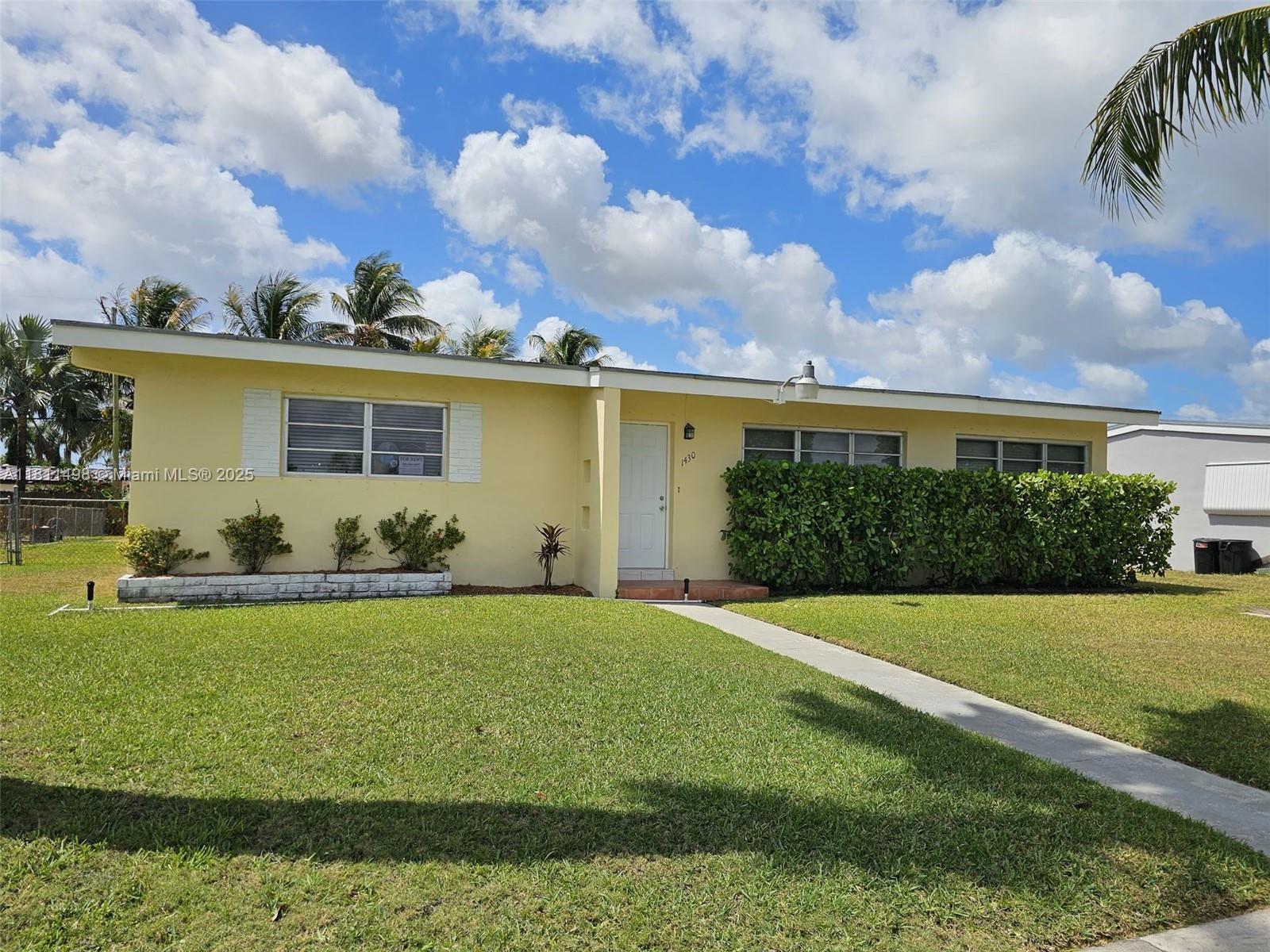 1430 Nw 10th St, Homestead, Miami-Dade County, Florida - 3 Bedrooms  
2 Bathrooms - 