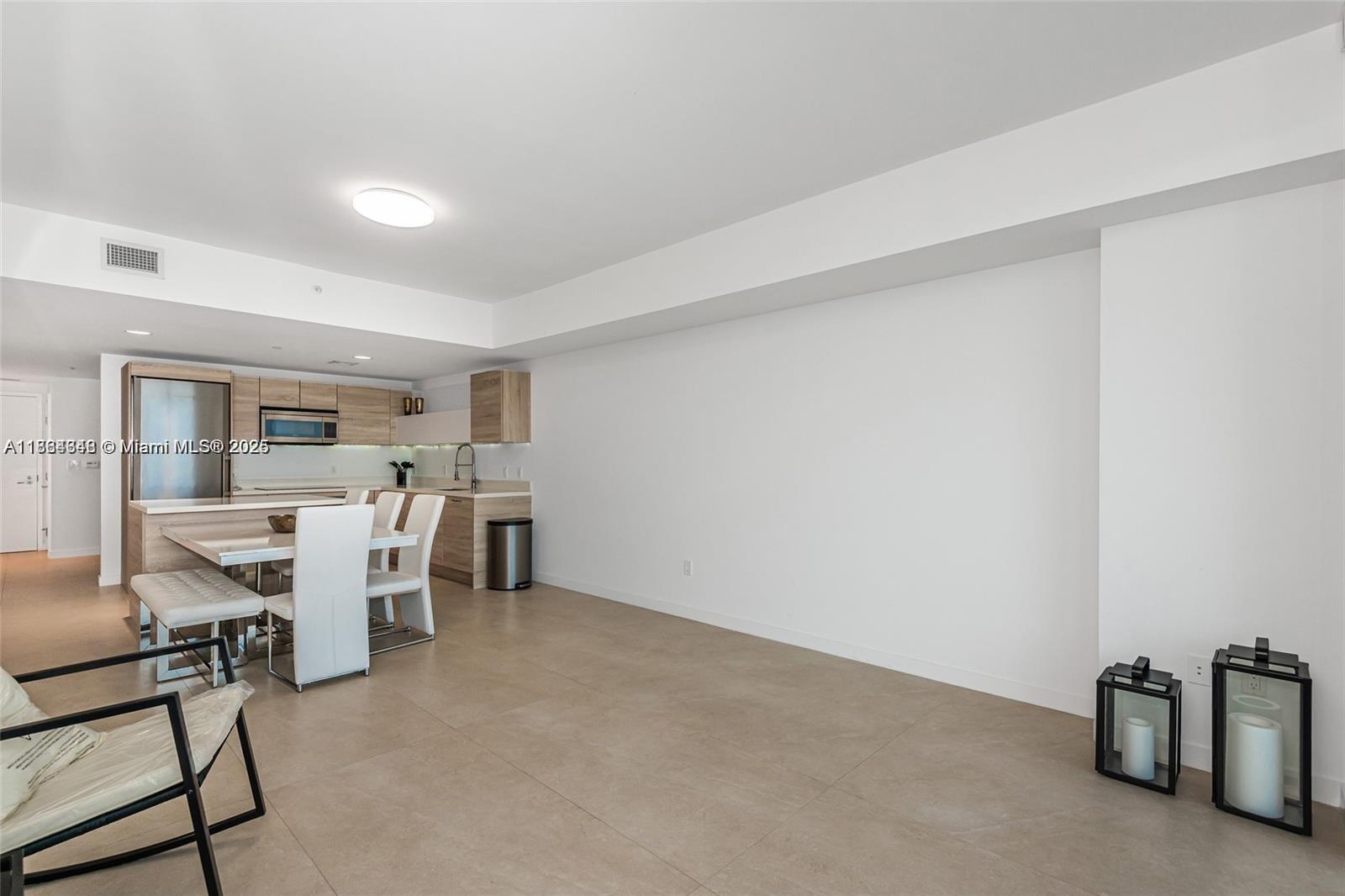 THE HARBOUR SOUTH CONDO - Residential