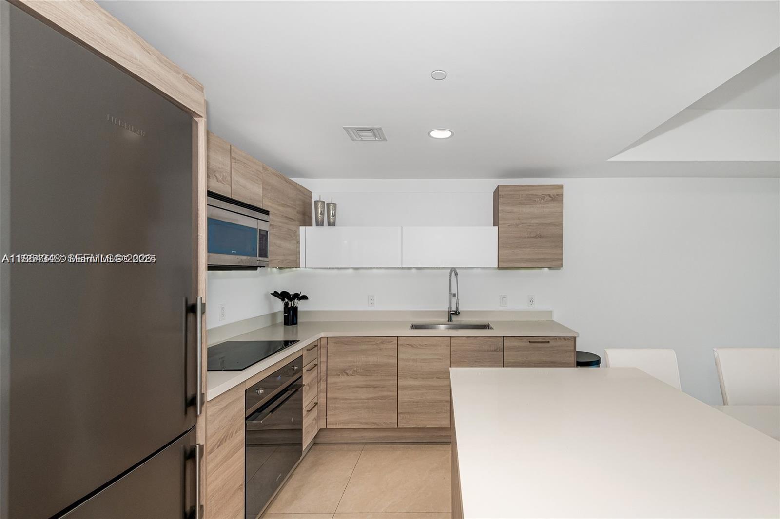 THE HARBOUR SOUTH CONDO - Residential