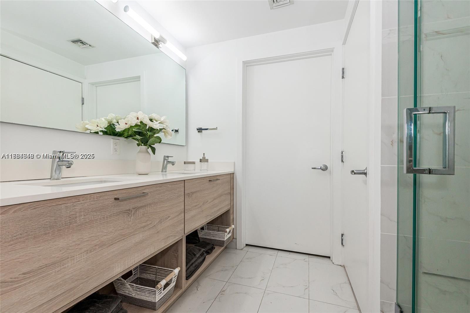 THE HARBOUR SOUTH CONDO - Residential