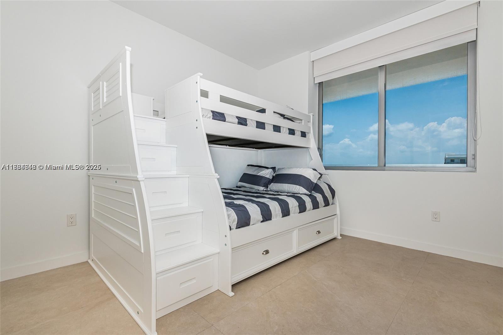 THE HARBOUR SOUTH CONDO - Residential