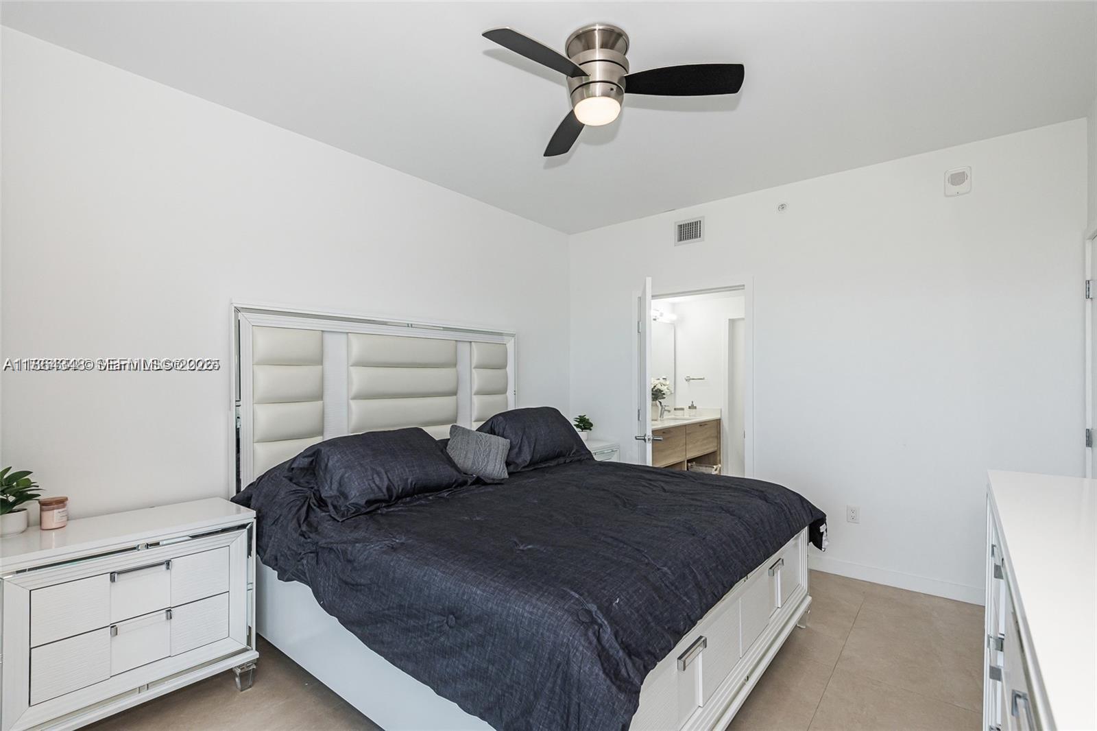 THE HARBOUR SOUTH CONDO - Residential