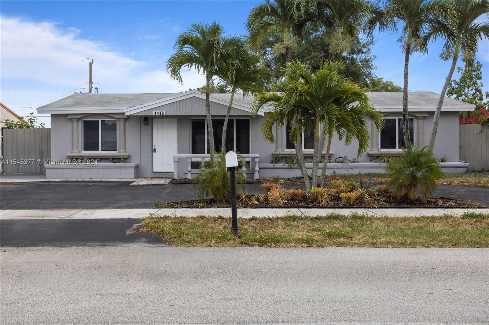 1418 Sw 50th Ave, Fort Lauderdale, Broward County, Florida - 4 Bedrooms  
3 Bathrooms - 