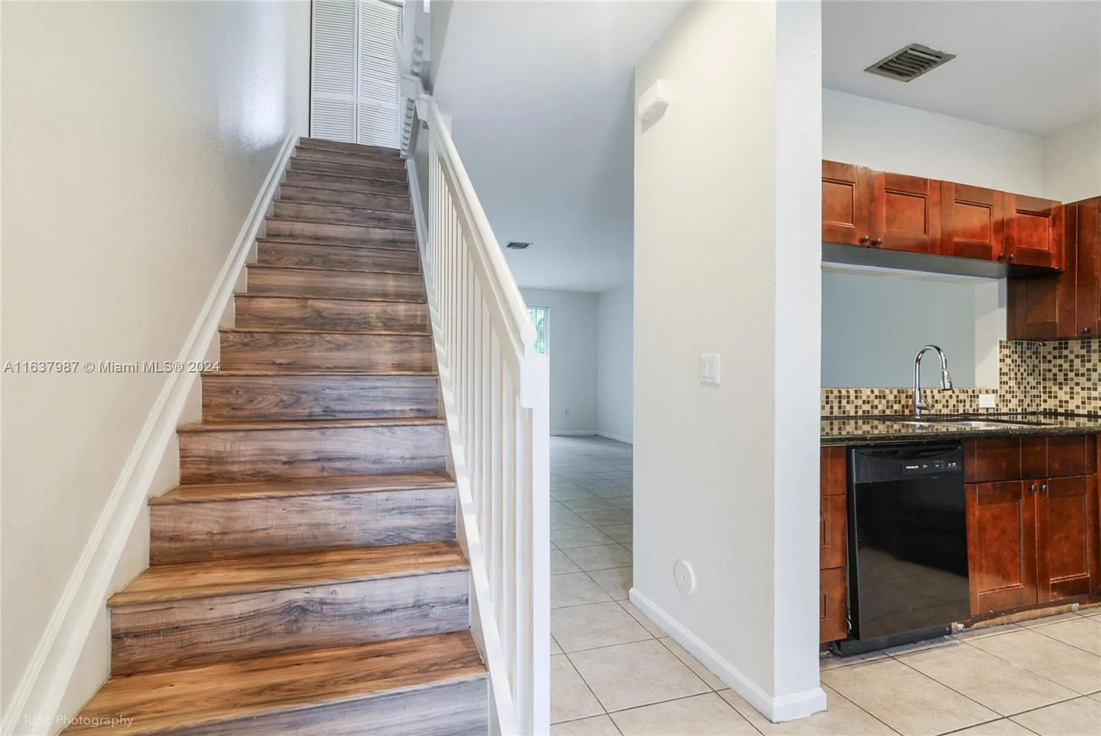 Miramar, Florida 33025, United States, 2 Bedrooms Bedrooms, ,3 BathroomsBathrooms,Residential,Pending,48858