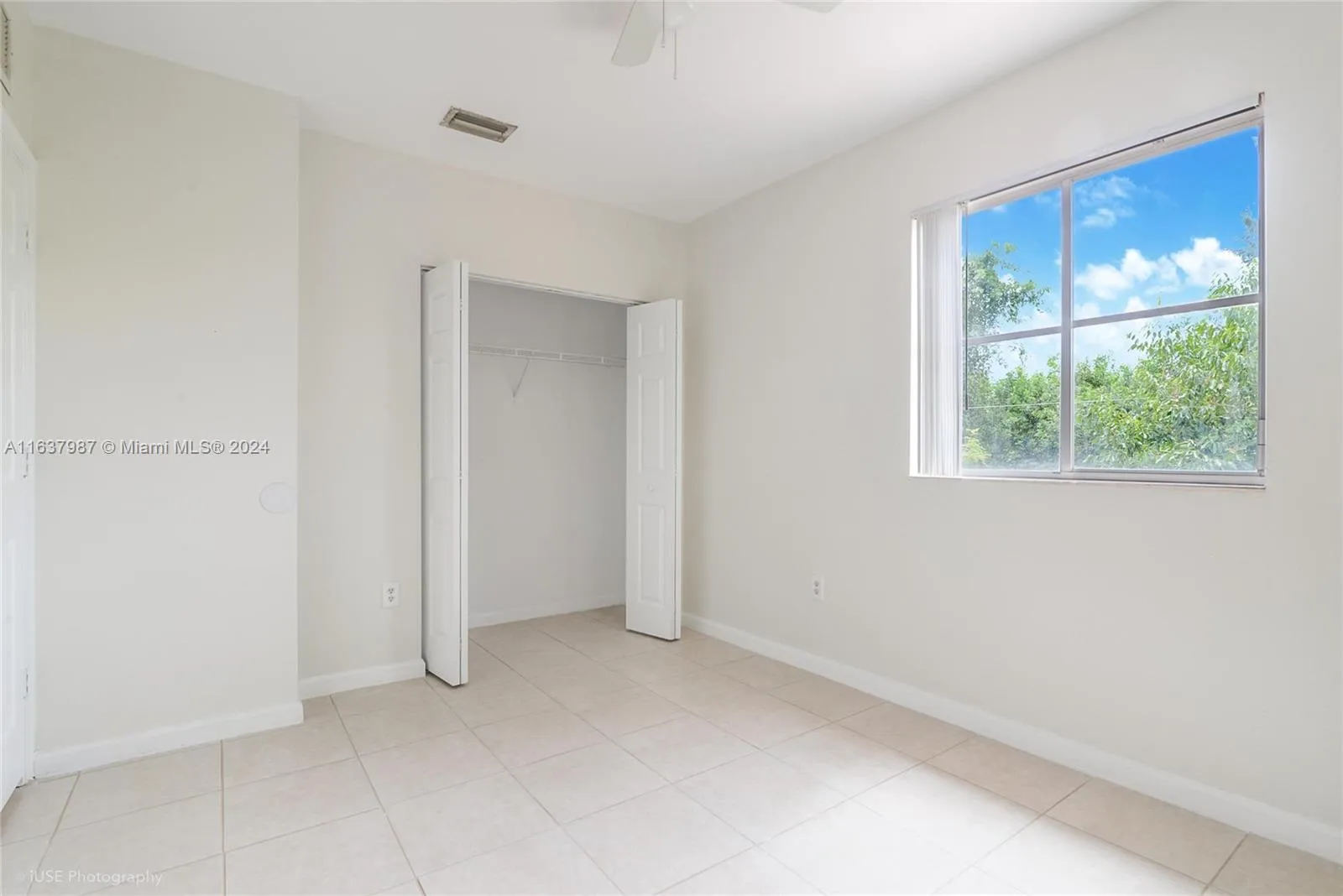 Miramar, Florida 33025, United States, 2 Bedrooms Bedrooms, ,3 BathroomsBathrooms,Residential,Pending,48858