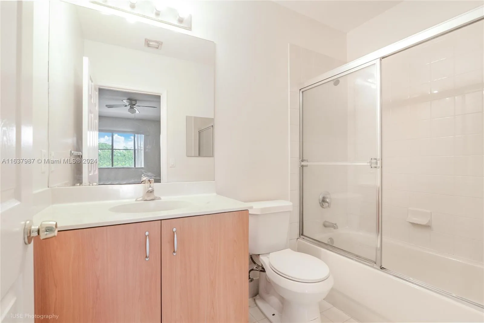 Miramar, Florida 33025, United States, 2 Bedrooms Bedrooms, ,3 BathroomsBathrooms,Residential,Pending,48858