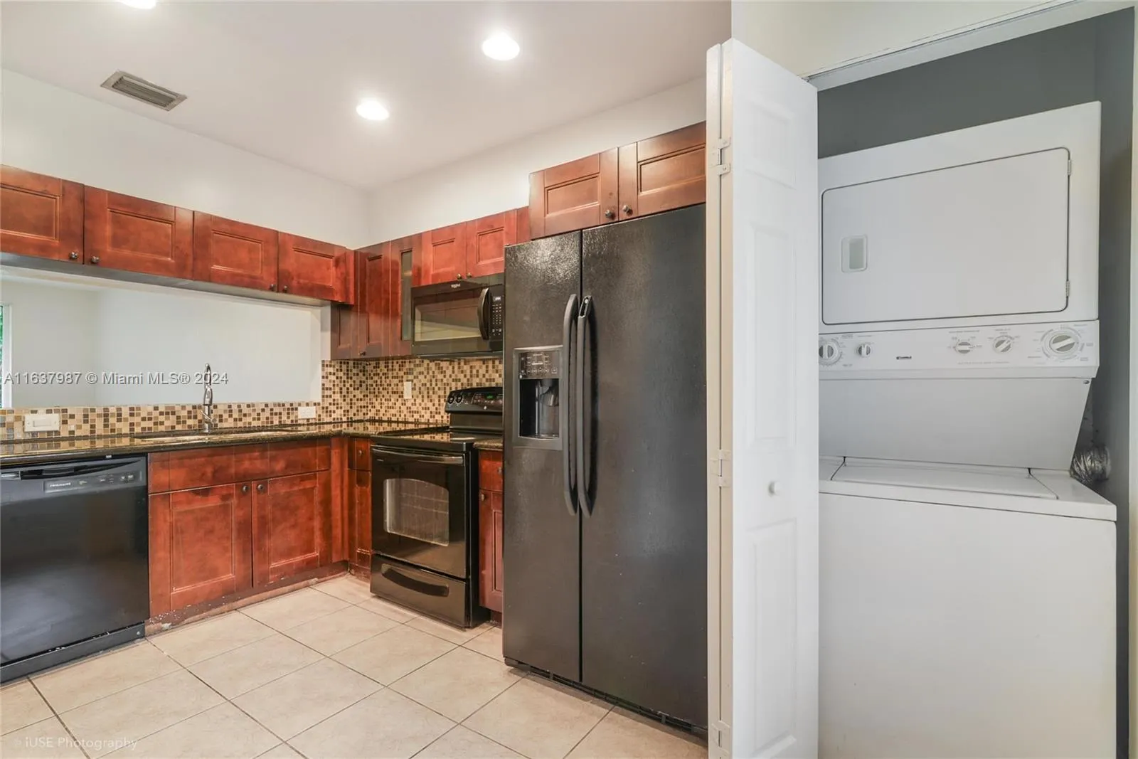 Miramar, Florida 33025, United States, 2 Bedrooms Bedrooms, ,3 BathroomsBathrooms,Residential,Pending,48858