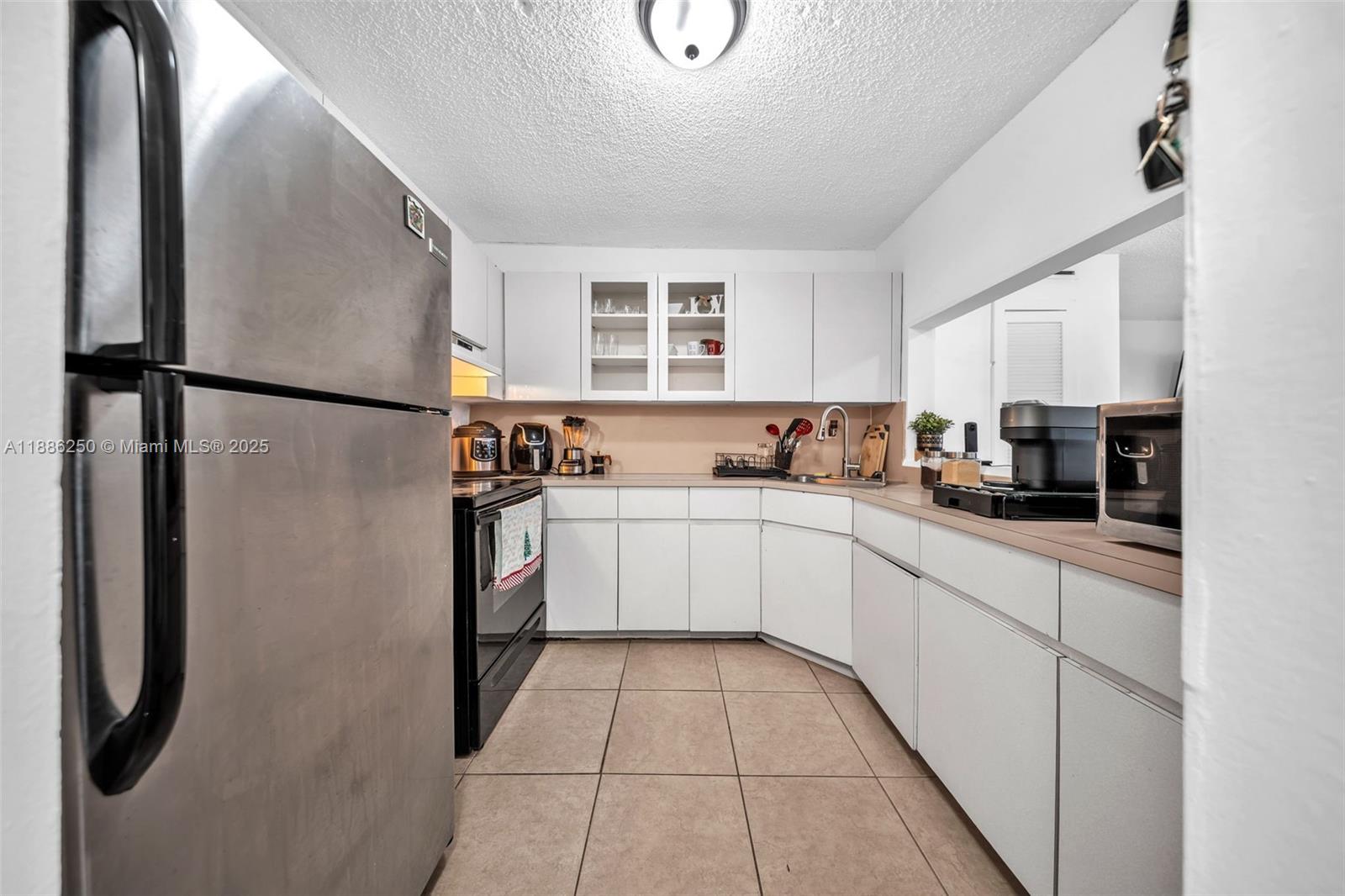 INTERNATIONAL CONDO - Residential