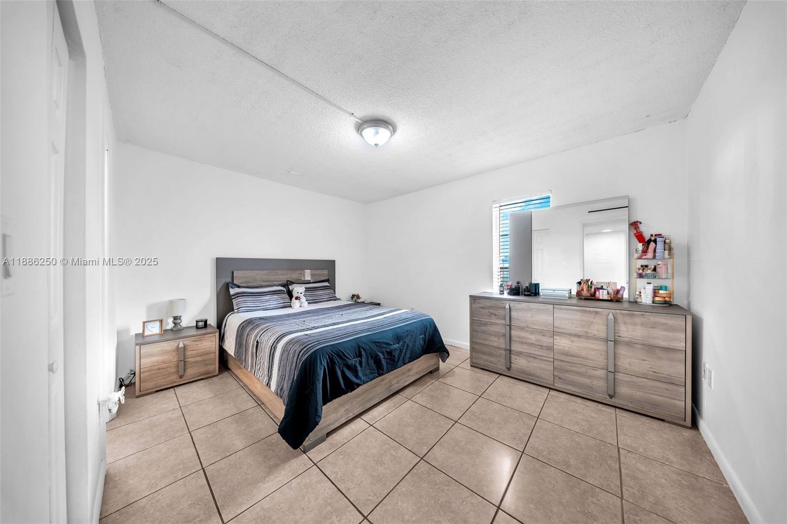 INTERNATIONAL CONDO - Residential