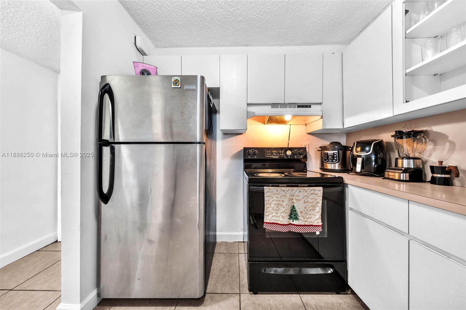 INTERNATIONAL CONDO - Residential