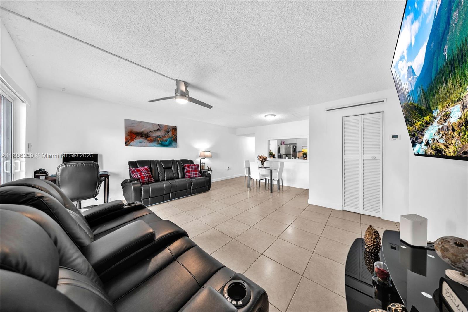 INTERNATIONAL CONDO - Residential