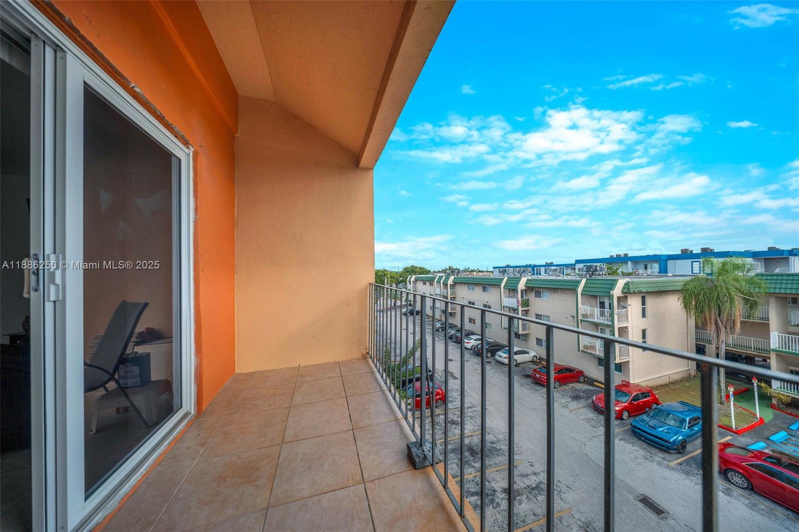 INTERNATIONAL CONDO - Residential