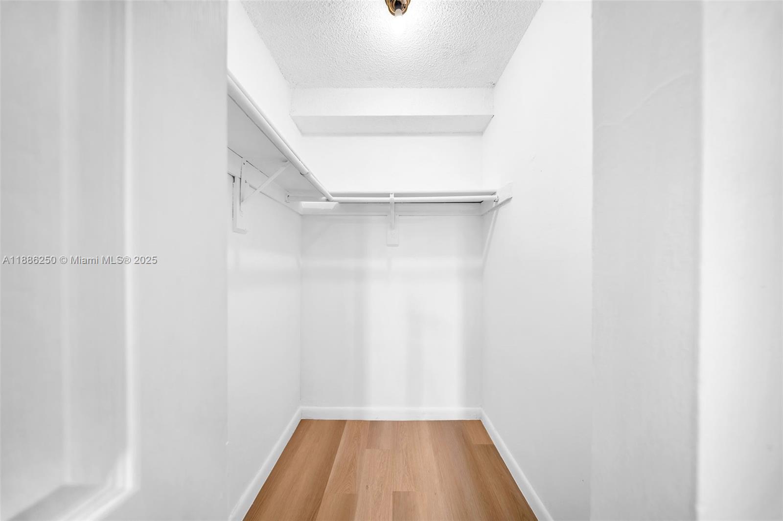 INTERNATIONAL CONDO - Residential