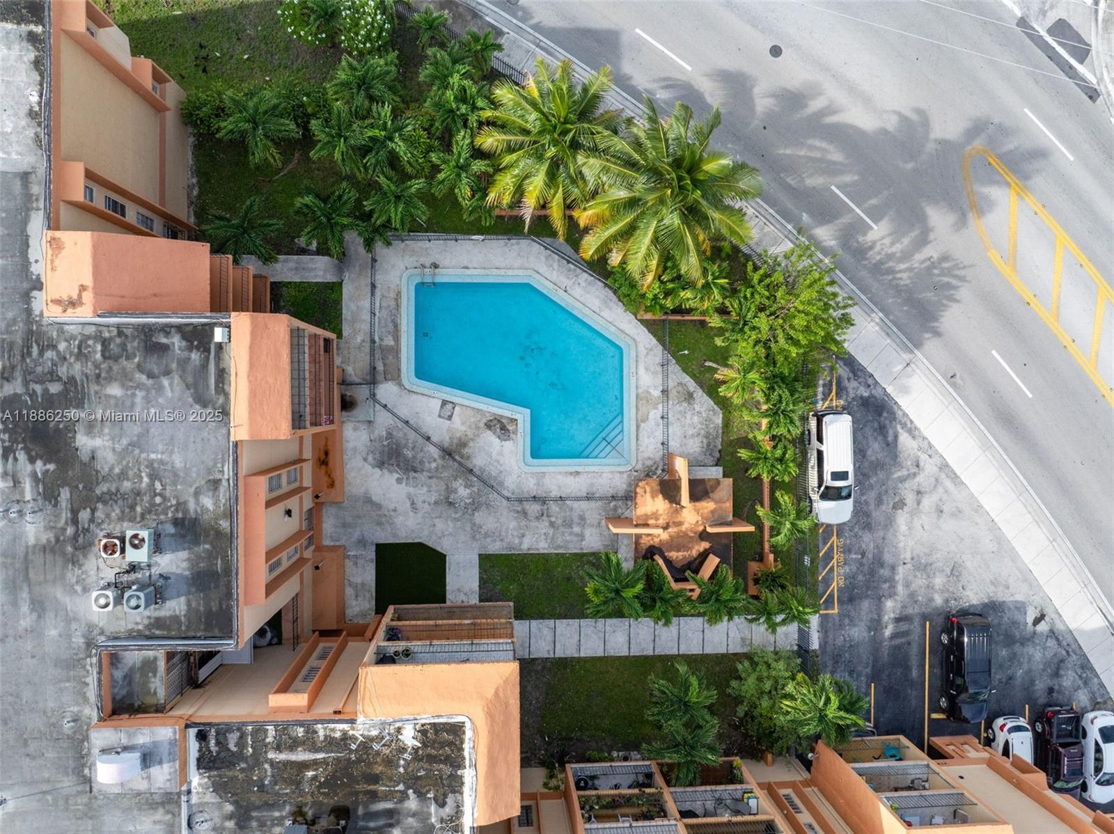 INTERNATIONAL CONDO - Residential