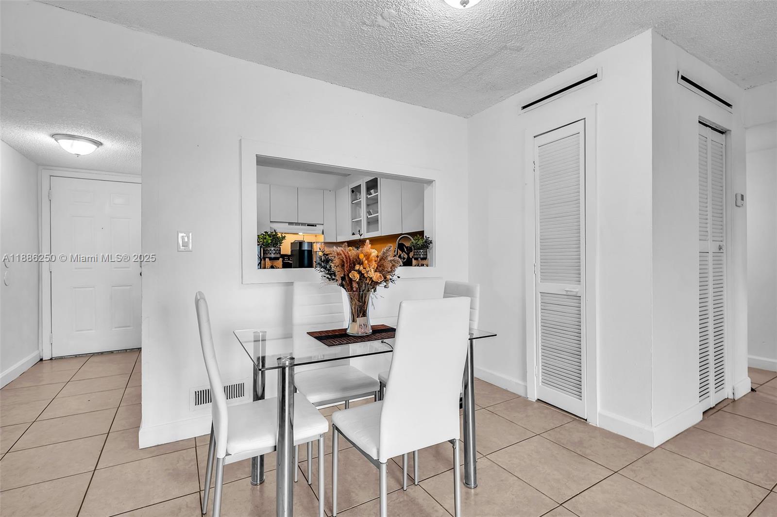 INTERNATIONAL CONDO - Residential
