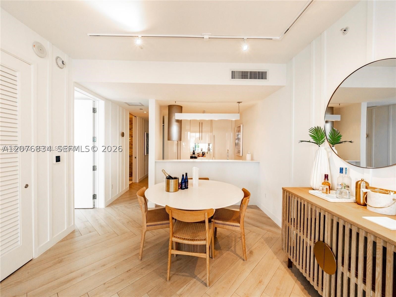 2201 Collins Ave 428