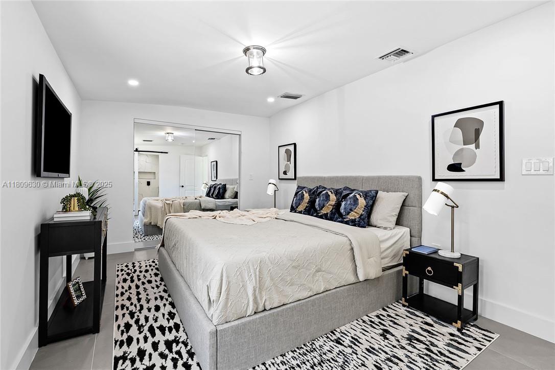 POINSETTIA HEIGHTS N RiDGE - Residential