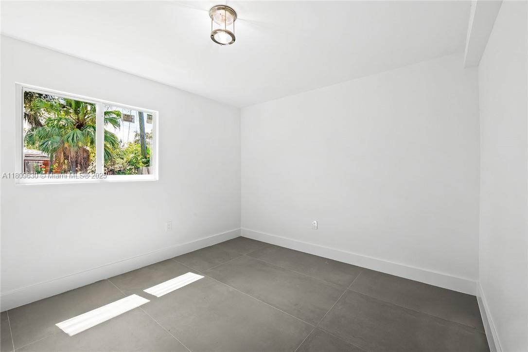 POINSETTIA HEIGHTS N RiDGE - Residential