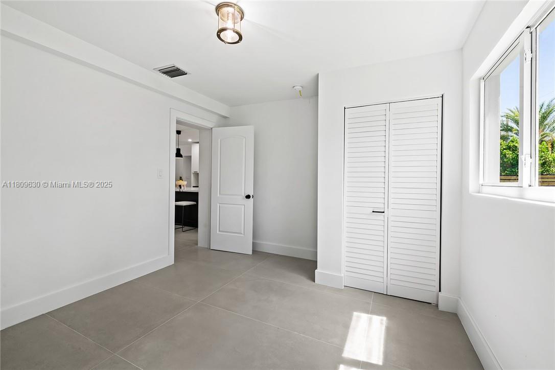 POINSETTIA HEIGHTS N RiDGE - Residential