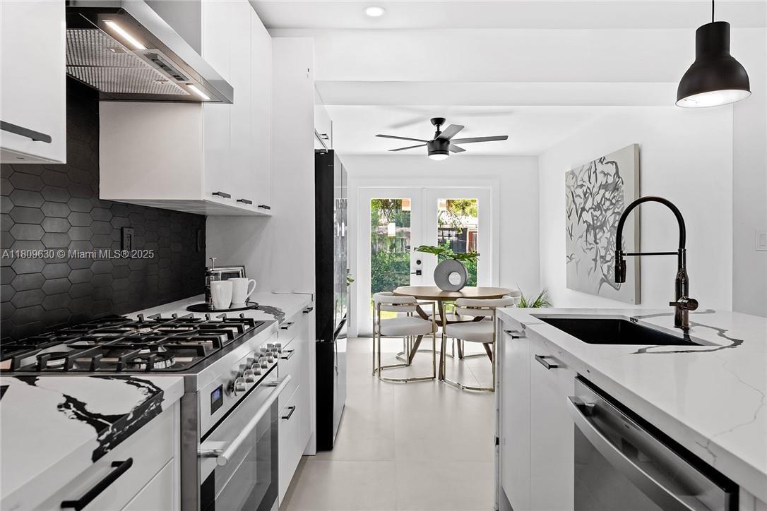 POINSETTIA HEIGHTS N RiDGE - Residential