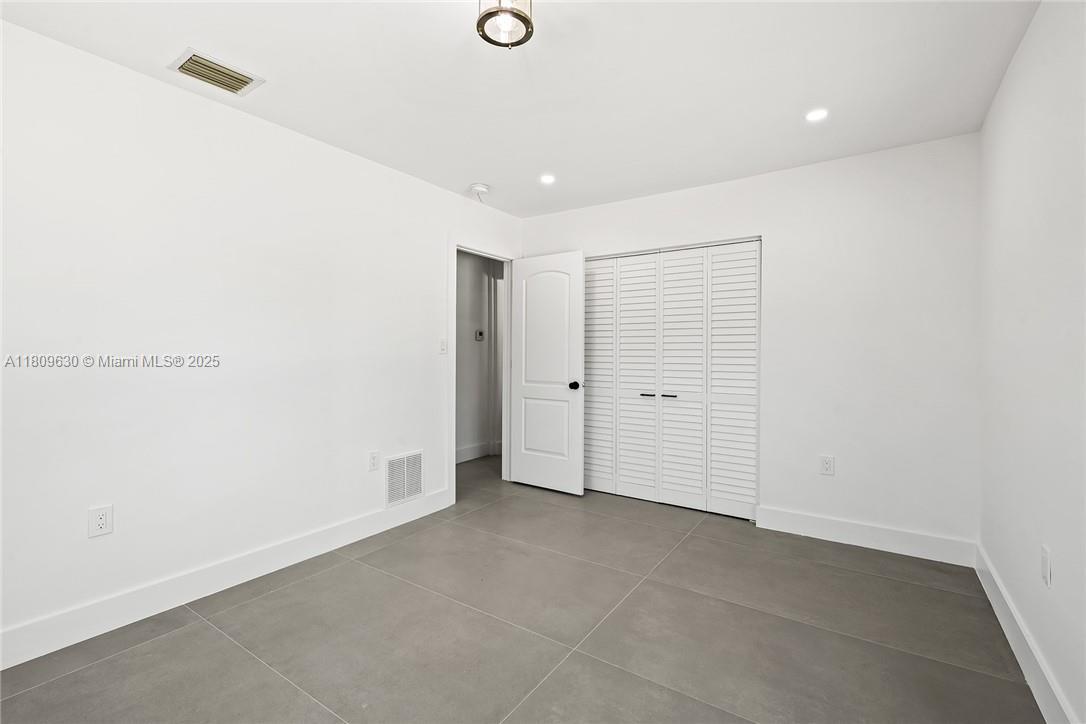 POINSETTIA HEIGHTS N RiDGE - Residential