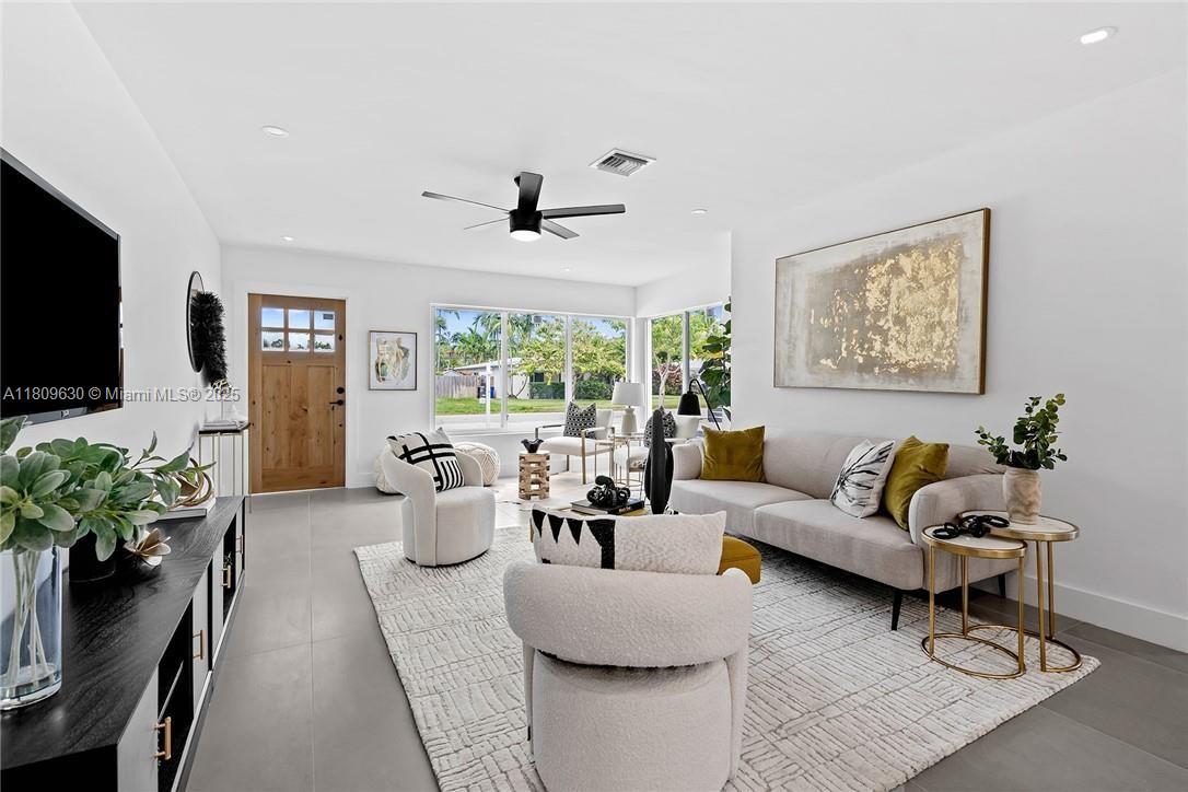 POINSETTIA HEIGHTS N RiDGE - Residential