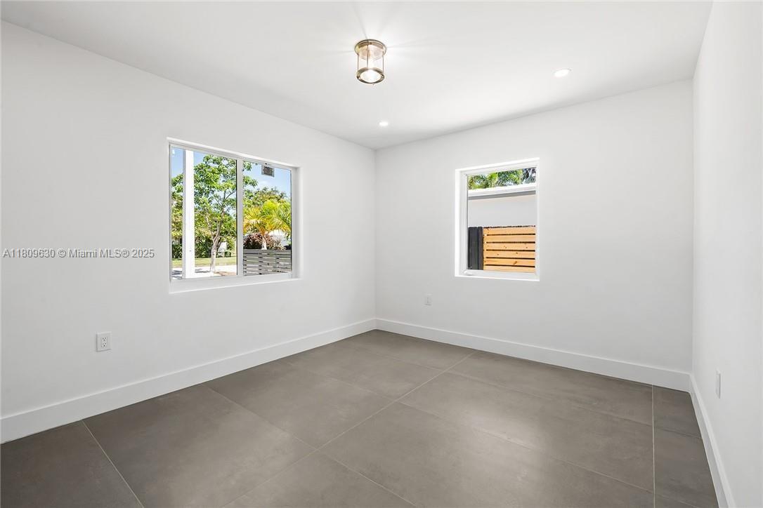 POINSETTIA HEIGHTS N RiDGE - Residential