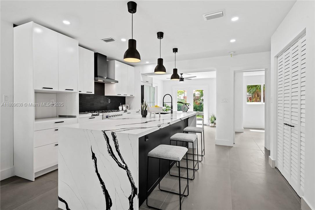 POINSETTIA HEIGHTS N RiDGE - Residential