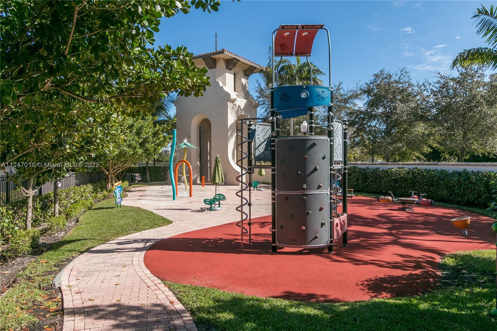 VILLA ALHAMBRA CONDO - Residential