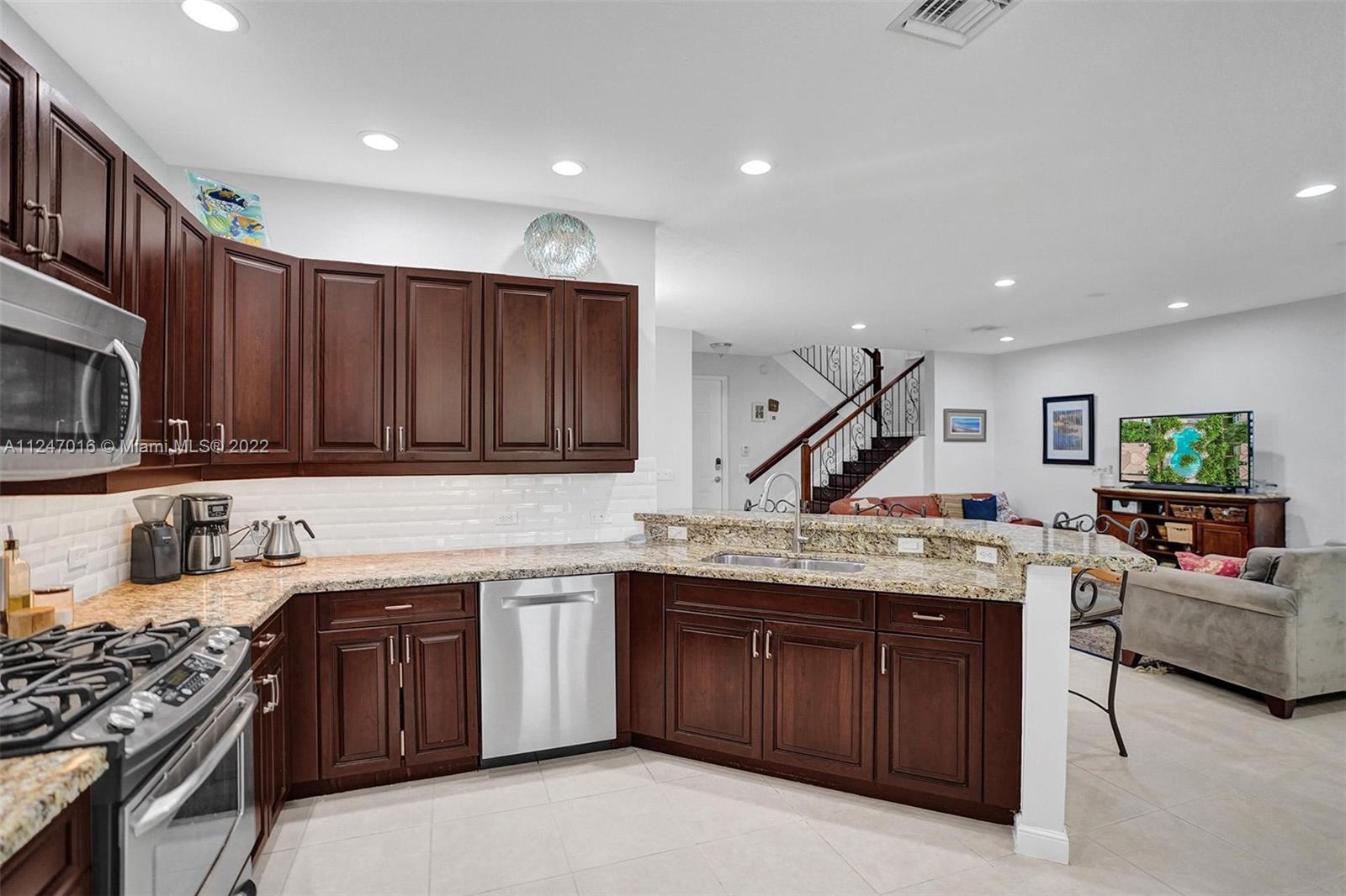 VILLA ALHAMBRA CONDO - Residential