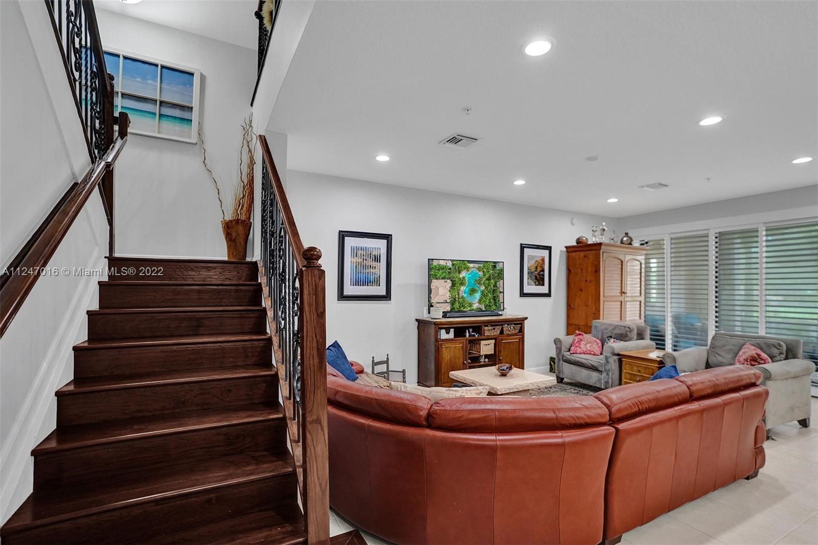 VILLA ALHAMBRA CONDO - Residential