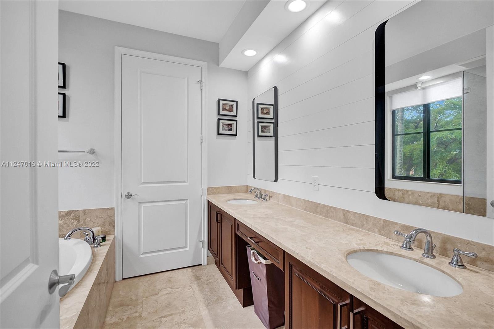 VILLA ALHAMBRA CONDO - Residential