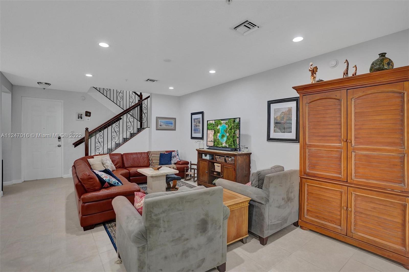 VILLA ALHAMBRA CONDO - Residential