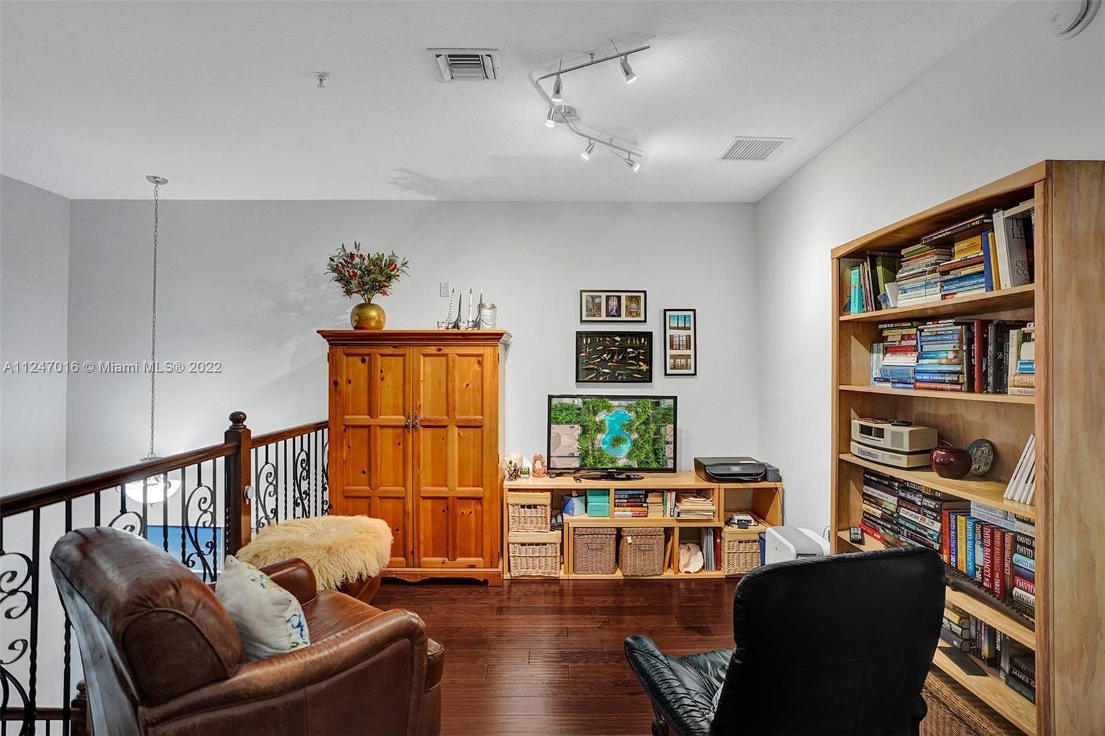 VILLA ALHAMBRA CONDO - Residential