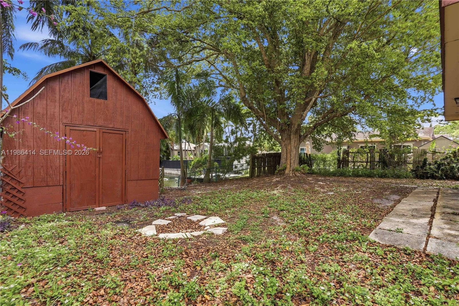 LAKEWOOD VILLAS - Residential