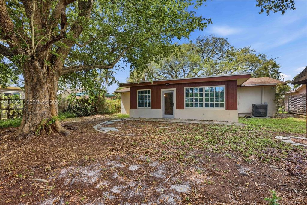 Photo of 4512 SW 27th Ter, Dania Beach, FL 33312 (MLS # A11986414)