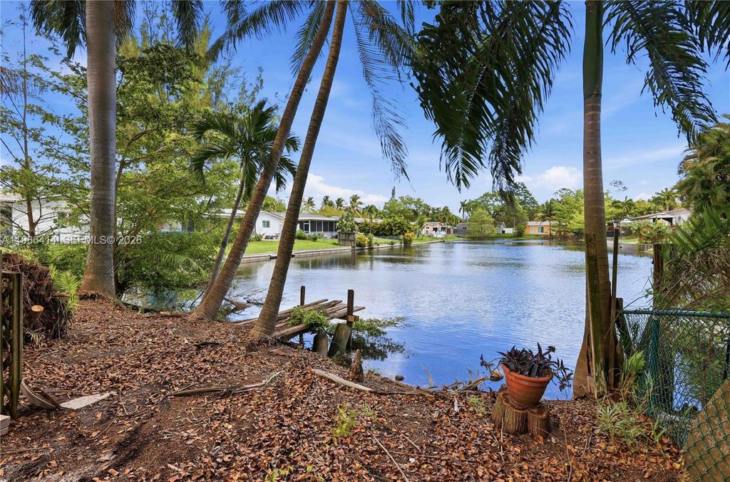 Photo of 4512 SW 27th Ter, Dania Beach, FL 33312 (MLS # A11986414)