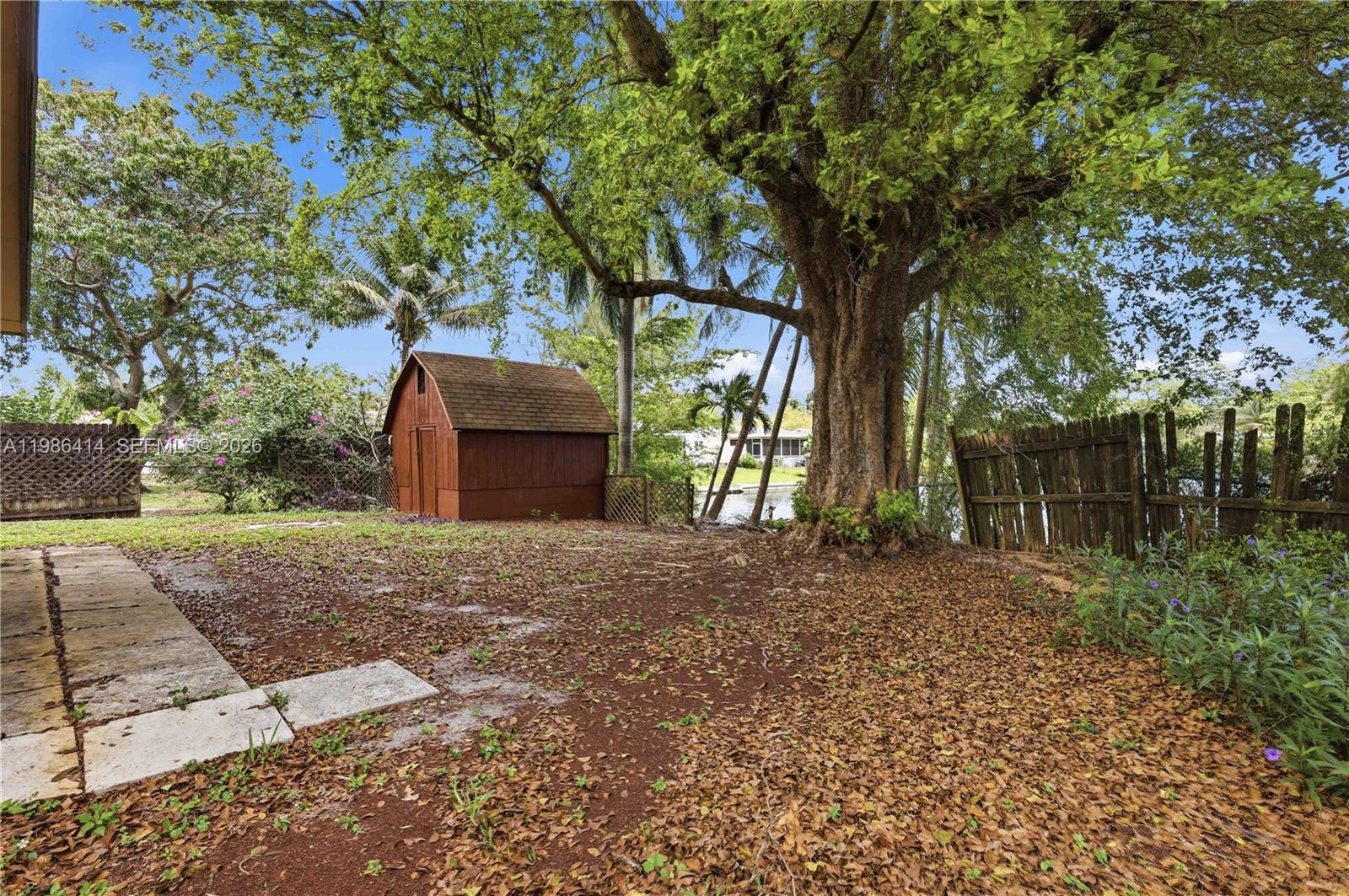 LAKEWOOD VILLAS - Residential