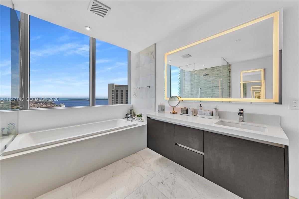 PARAMOUNT MIAMI WORLDCENT - Residential