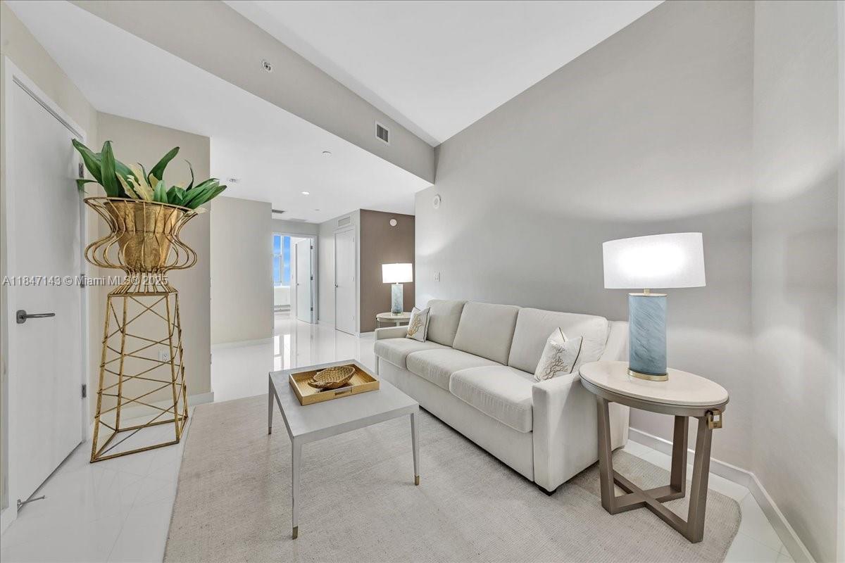 PARAMOUNT MIAMI WORLDCENT - Residential