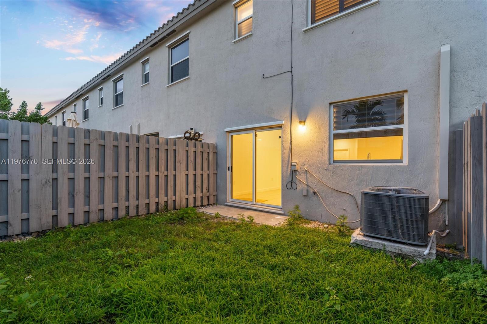 HOMESTEAD PARK OF COMMERC - Residential Lease