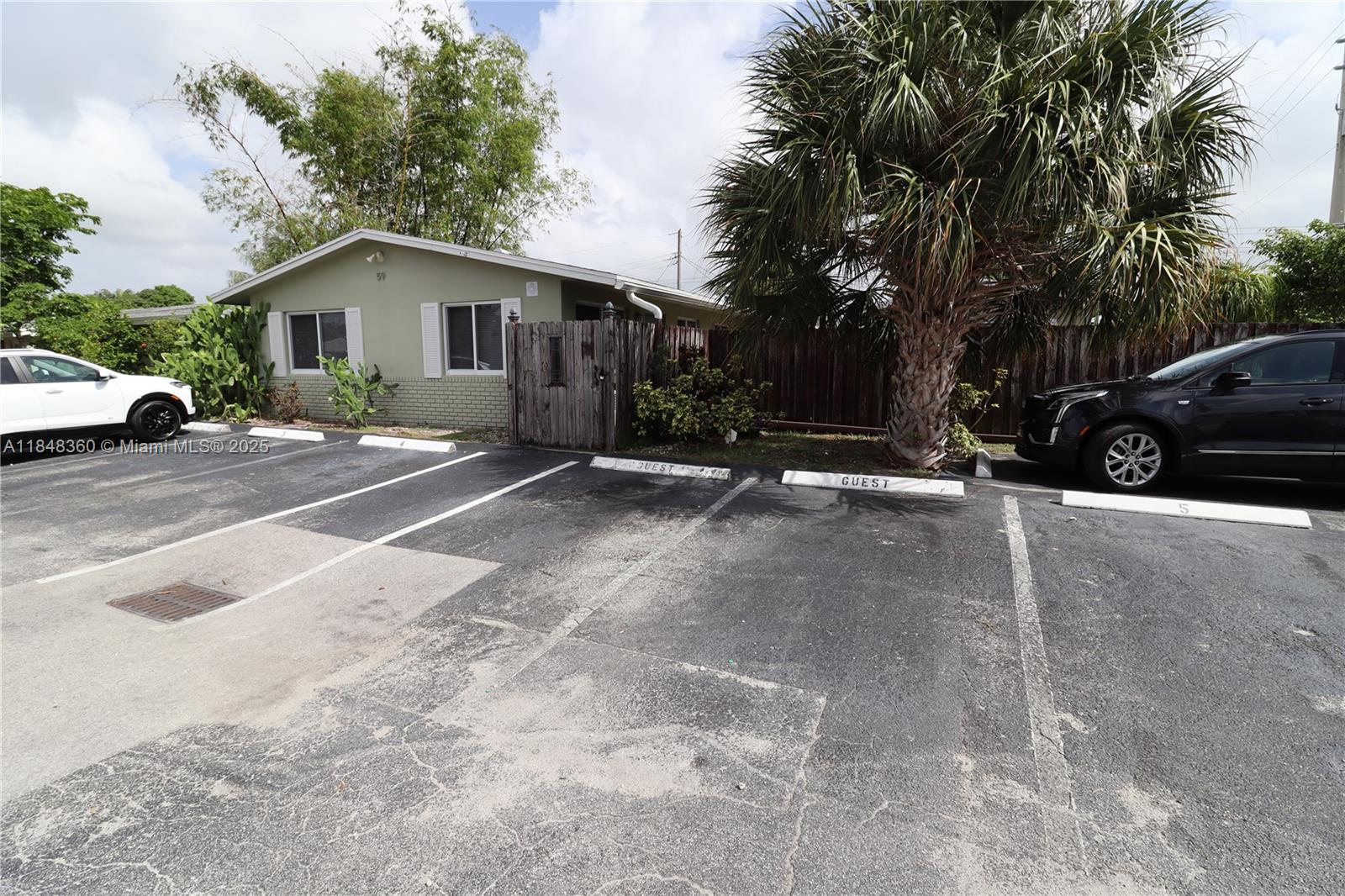 LLOYD ESTATES - Residential Lease