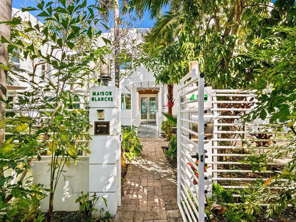 Photo of 450 Victoria Ter, Fort Lauderdale, FL 33301 (MLS # A11982351)