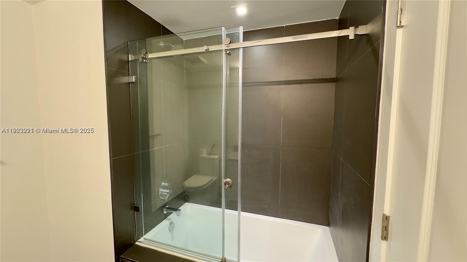 CANVAS CONDO - Residential Lease