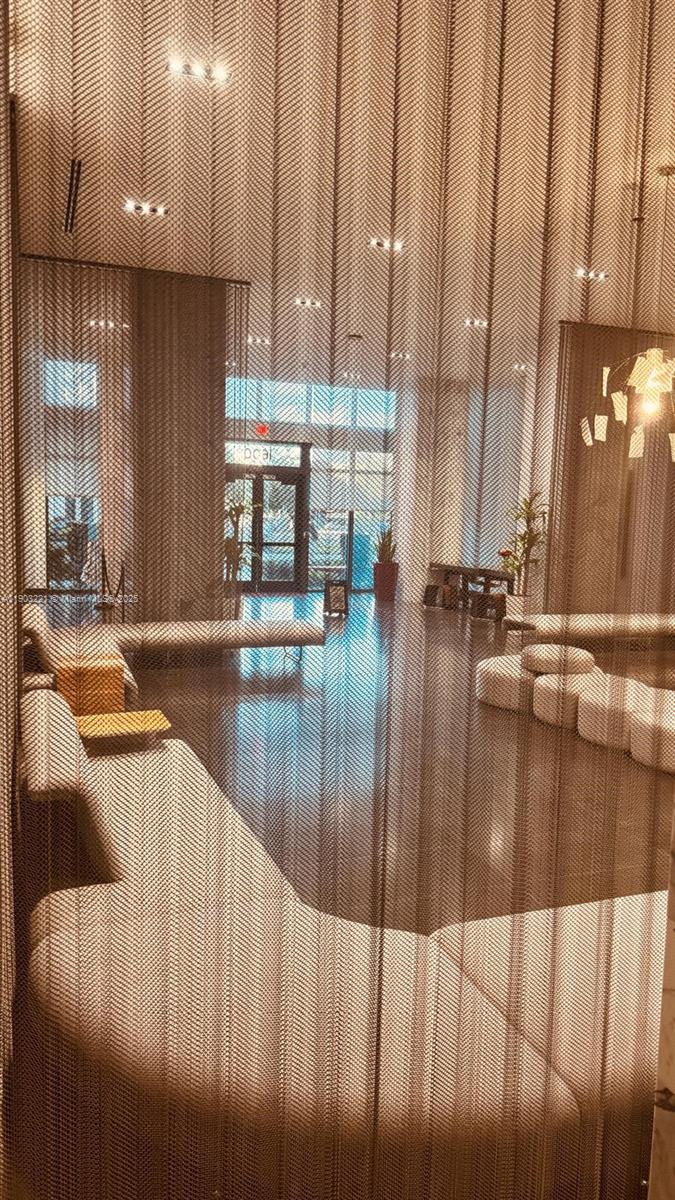 CANVAS CONDO - Residential Lease