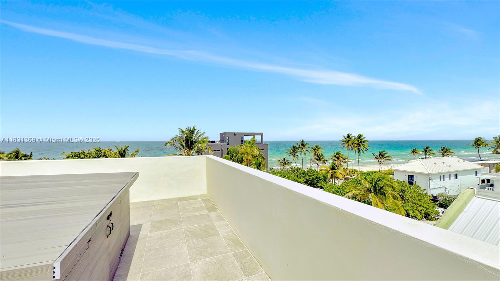 HOLLYWOOD CENTRAL BEACH - Residential