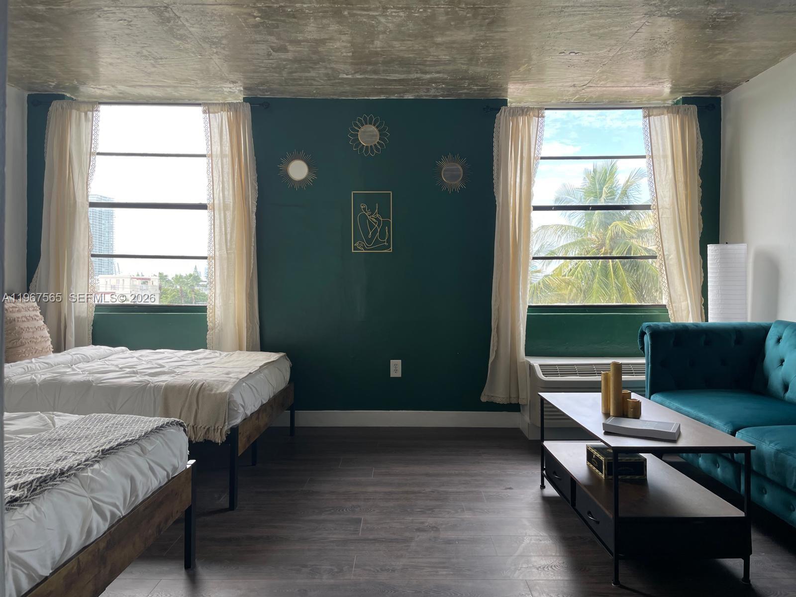 HAMPTON ON WASHINGTON AV - Residential