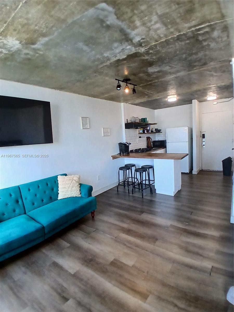 HAMPTON ON WASHINGTON AV - Residential