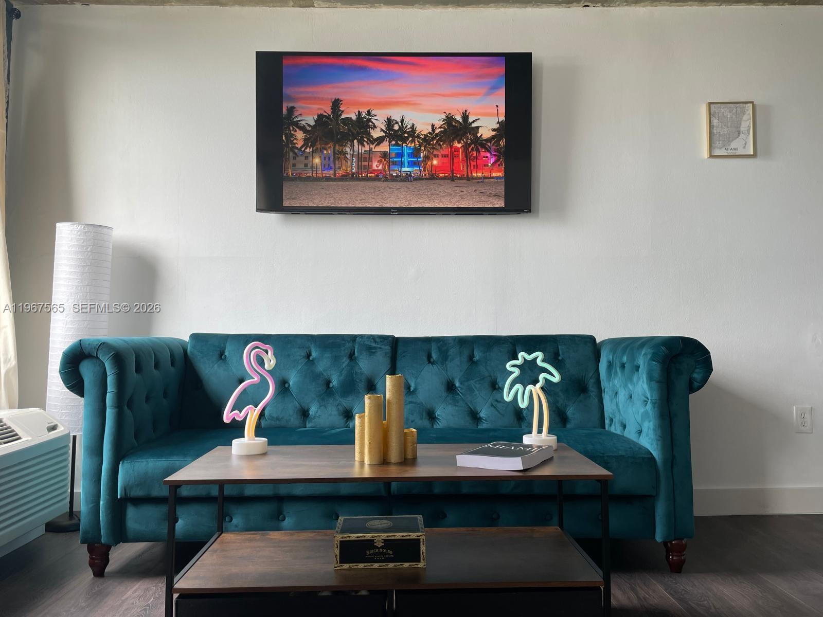 HAMPTON ON WASHINGTON AV - Residential