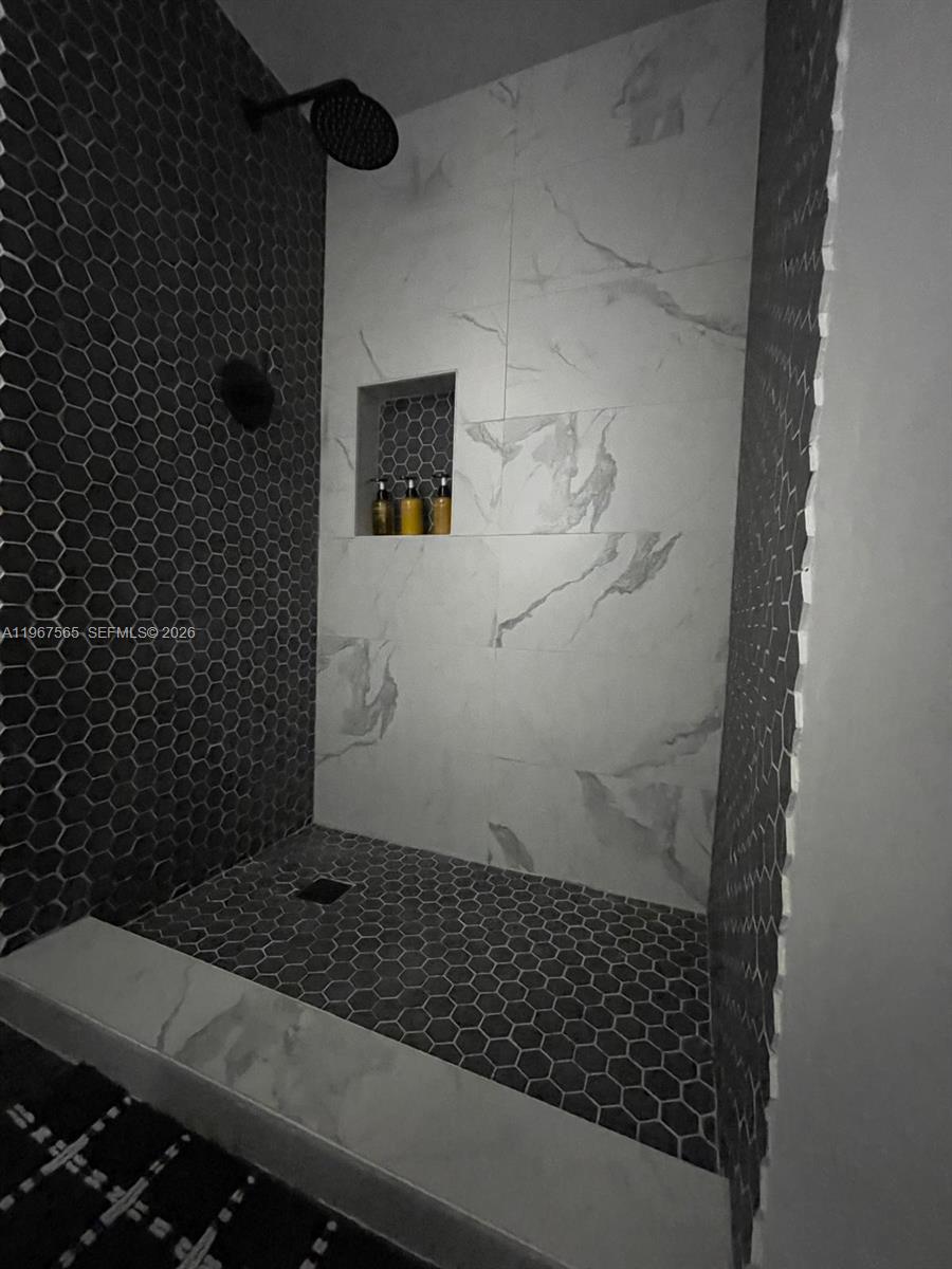 HAMPTON ON WASHINGTON AV - Residential